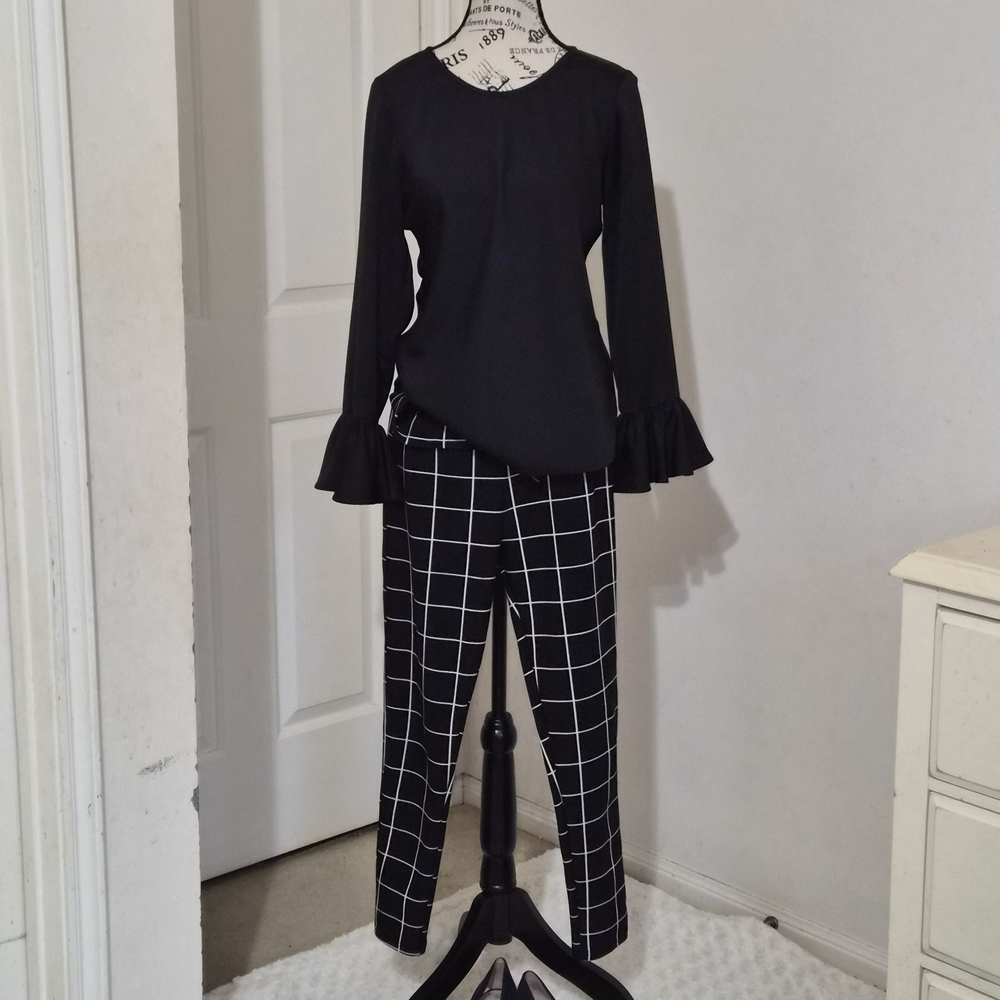 SET OUTFIT. J.Crew Top. Hunter Pants. Ninewest Suede Heels
